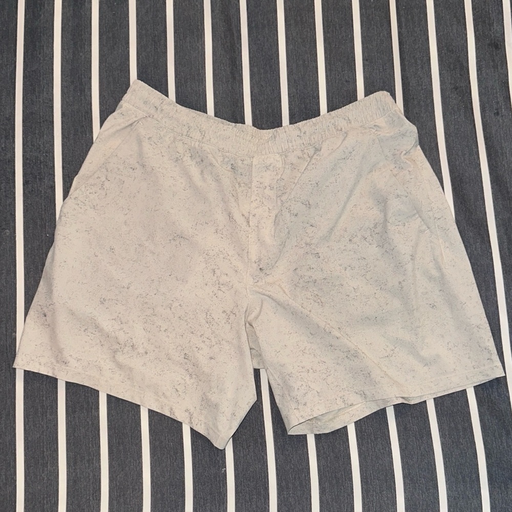 Lululemon Pacebreakers 7 inch